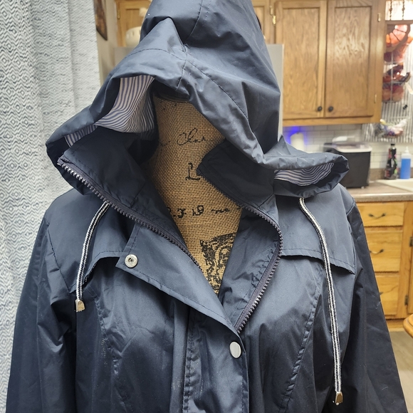 Amazon Women's Navy Jacket - Picture 2 of 4